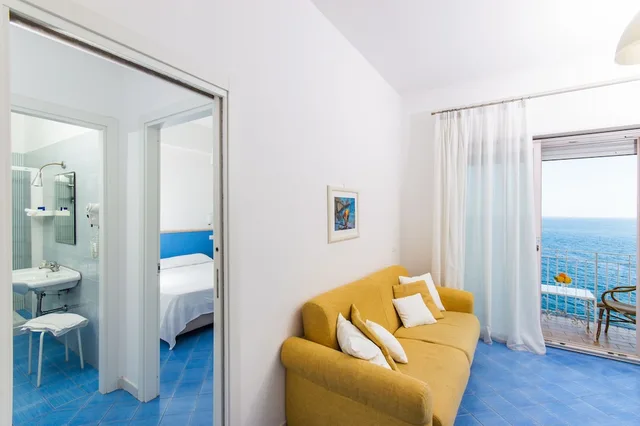 1 Bedroom, Apartment, 2 Double and Twin Beds, Sea View، Residence Due Torri 3/6