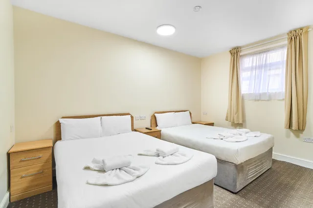 Room, Triple, Double Bed, Woodlands Lodge Ilford 1/2