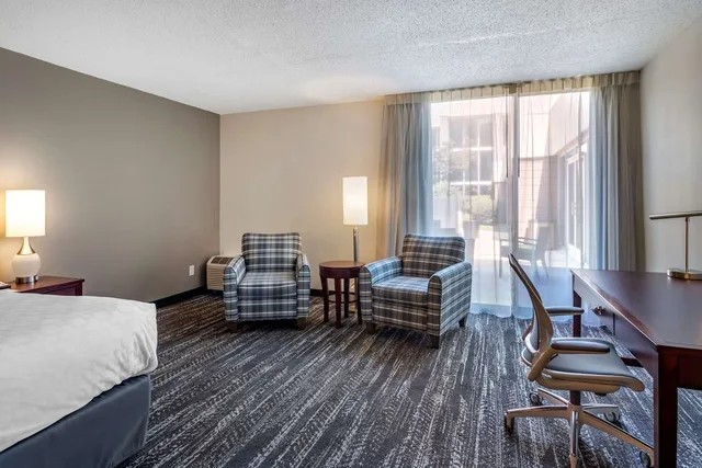 غرفة بسرير كينج، Clarion Inn Sheffield Muscle Shoals 2/4