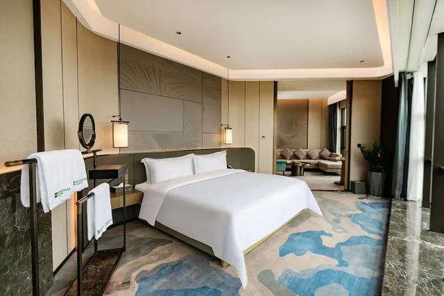 Suite, King Bed, Mountain View, Wyndham Garden Gaozhou 1/1