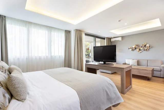 جناح جونيور 3، Hotel Colon Rambla 2/7