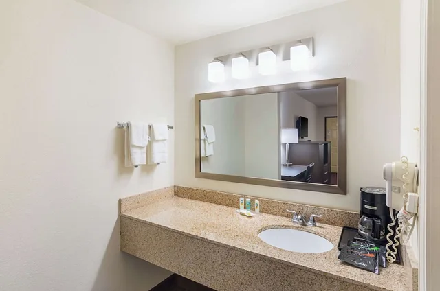 غرفة بسرير كينج للمدخنين، Quality Inn Amarillo I-40 East 5/7