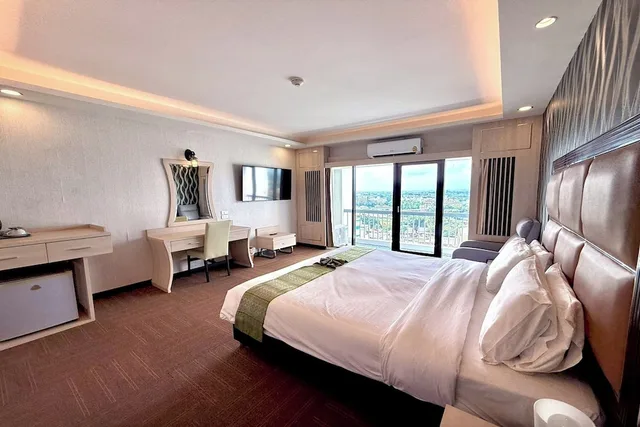 Luxury, King Bed, Pailyn Hotel Phitsanulok 1/10