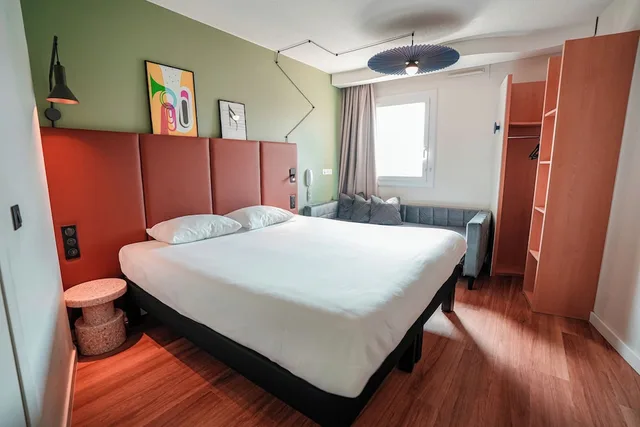 غرفة قياسية ثلاثية بسرير مزدوج وسرير فردي، Ibis Martigues 7/10