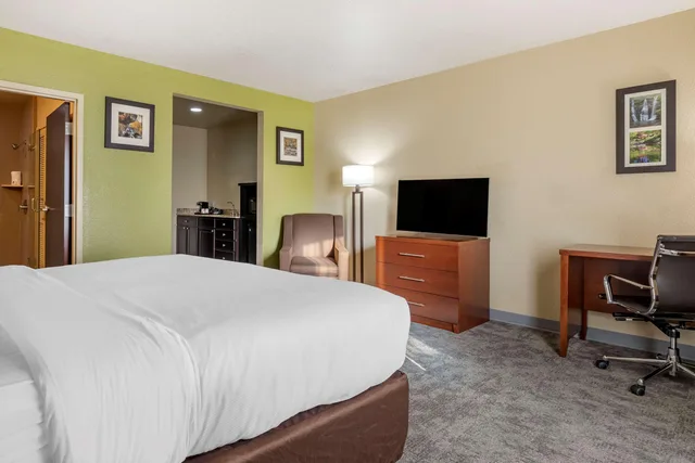 غرفة بسرير كينج، Comfort Inn Bentonville - Crystal Bridges 2/7