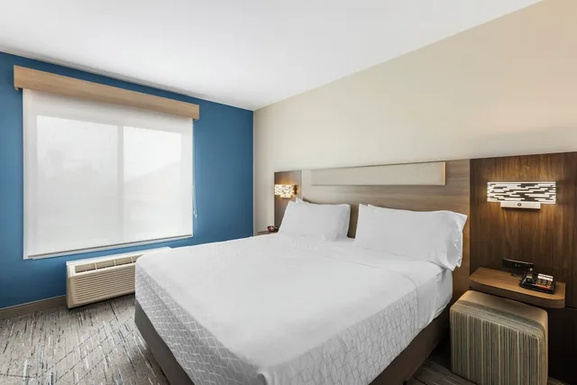 غرفة قياسية بسرير كوين، Holiday Inn Express Hotel And Suites Belgrade 6/8