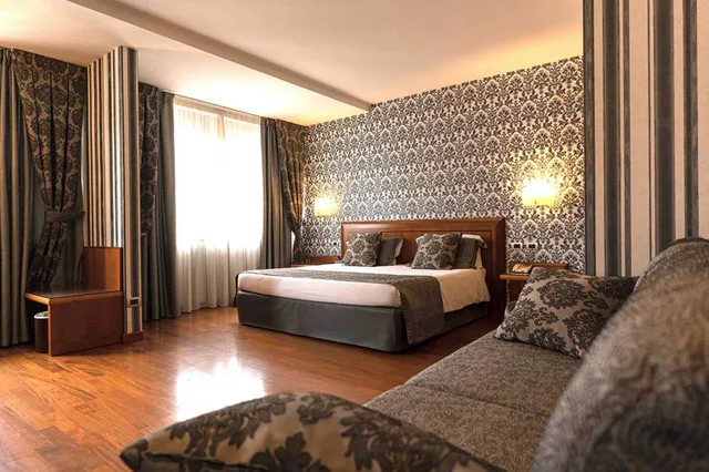 جناح جونيور، Hotel Palace Verona 2/4