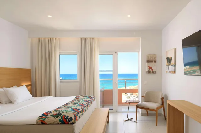 جناح جونيور بإطلالة على البحر، High Beach Resort & Spa 1/10