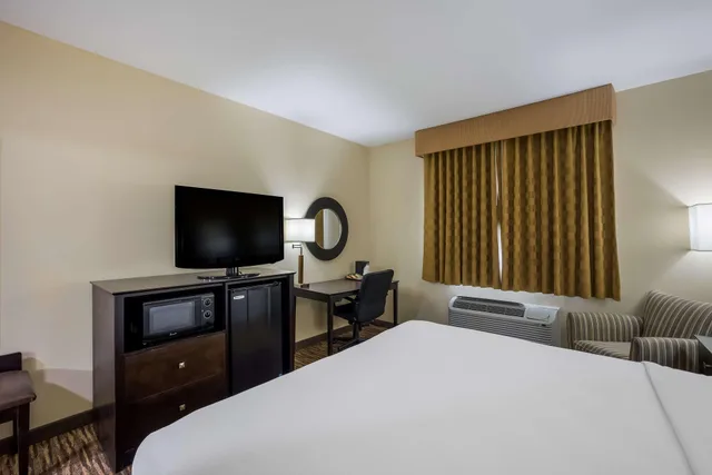غرفة بسرير مزدوج لذوي الإعاقة، Best Western Gold Poppy Inn 5/8
