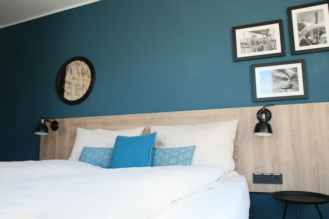 غرفة قياسية بسريرين منفصلين في طابق مرتفع، HARBR. hotel Konstanz 6/8