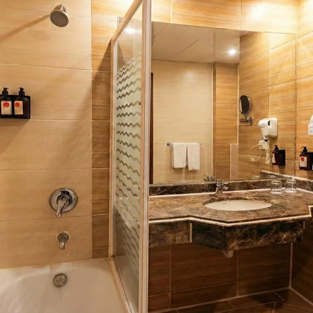 Family Partition Room، Regency Plaza Aqua Park Spa Resort 7/8