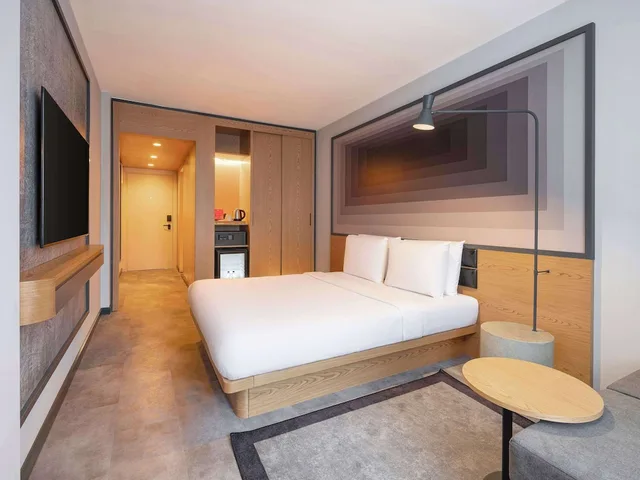 Superior, Double Bed, Courtyard View, Ibis Istanbul Sisli 3/10