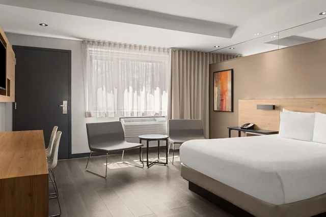 غرفة بسرير كوين، Ramada by Wyndham Laval 5/10