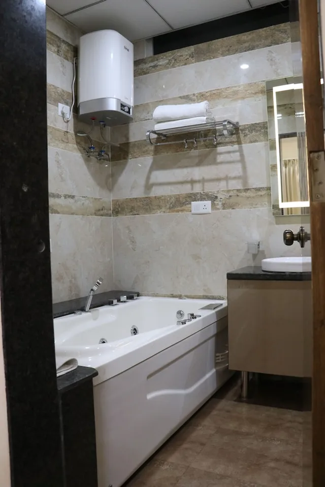 غرفة تنفيذية مفردة بسرير مزدوج للمدخنين، S.R Residency 3/3