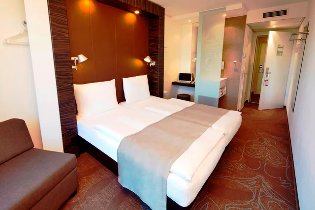 غرفة قياسية بسرير مزدوج، B&B Hotel Koln-West 1/4