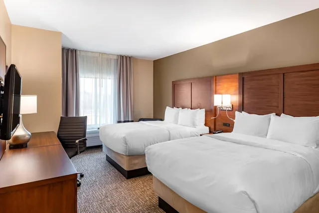 Standard, 2 Queen Beds, Accessible, Comfort Inn & Suites Clarkston Pine Knob Area 2/5