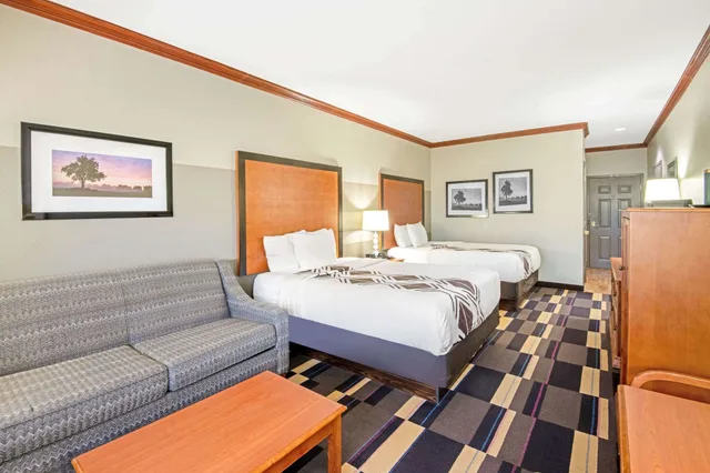 غرفة بسريرين كوين لذوي الإعاقة، La Quinta Inn & Suites by Wyndham Oklahoma City - Moore 2/8