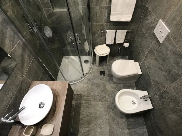 غرفة بسرير مزدوج، Mec 7/10
