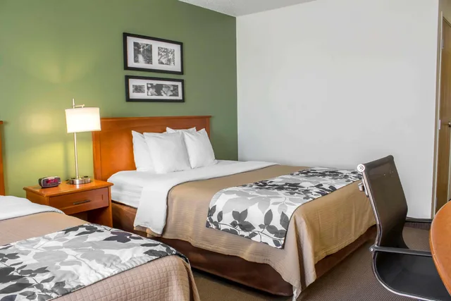 غرفة رباعية بسريرين كوين لذوي الإعاقة، Sleep Inn & Suites Charles City 4/6