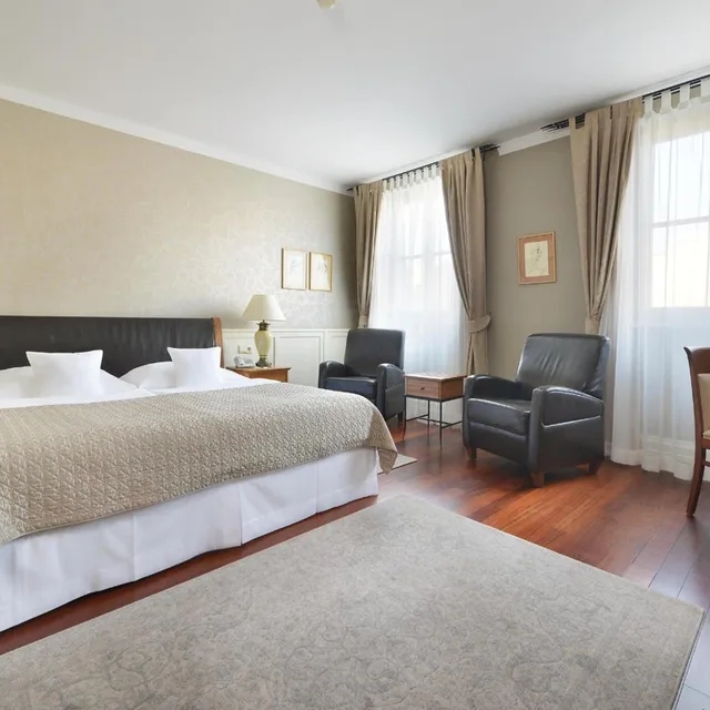 غرفة تنفيذية بسرير كينج، Marrol S Hotel 2/10