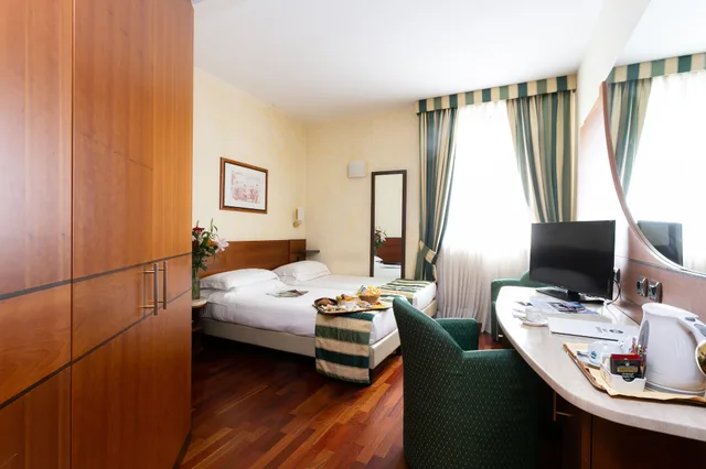 Connecting, Family, King and Twin Beds, Hotel Mirage Sure Hotel Collection By Best Western 8/10
