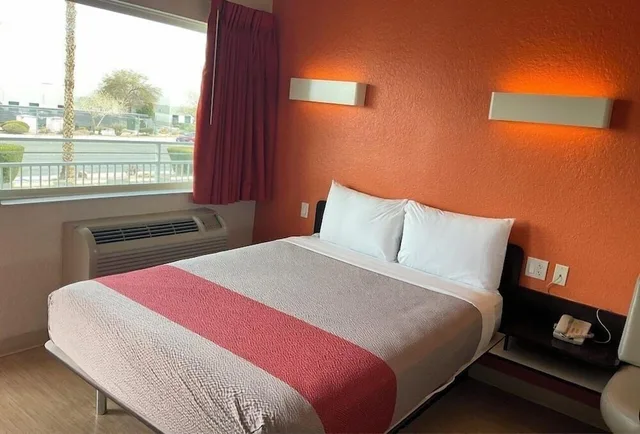 غرفة قياسية بسرير كوين لذوي الإعاقة، Motel6 Fort Collins, CO 2/10