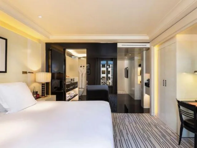 جناح بسرير مزدوج بشرفة، Hotel Montaigne 3/4