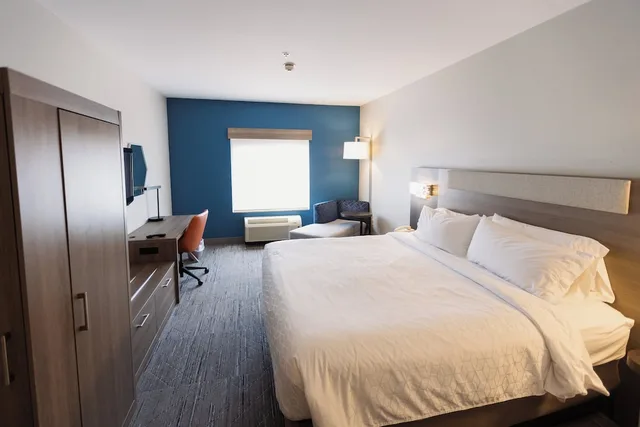غرفة قياسية بسرير كينج لذوي الإعاقة، Holiday Inn Express Hotel & Suites Guthrie North Edmond 2/6