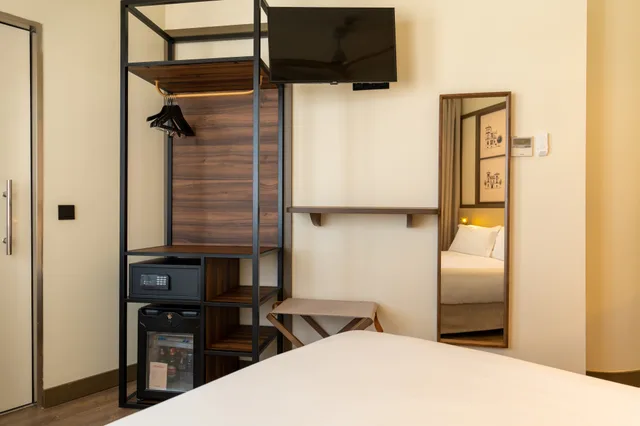 Room, Single, Double or Twin Bed، Petit Palace Canalejas 7/10
