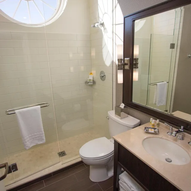 جناح بسرير كوين بإطلالة على الحديقة، The Atherton Hotel At OSU 3/4