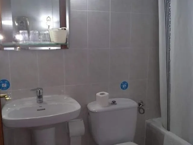 غرفة أساسية بسرير مزدوج أو سريرين منفصلين بإطلالة على المدينة، Hostal Esmeralda 3/3