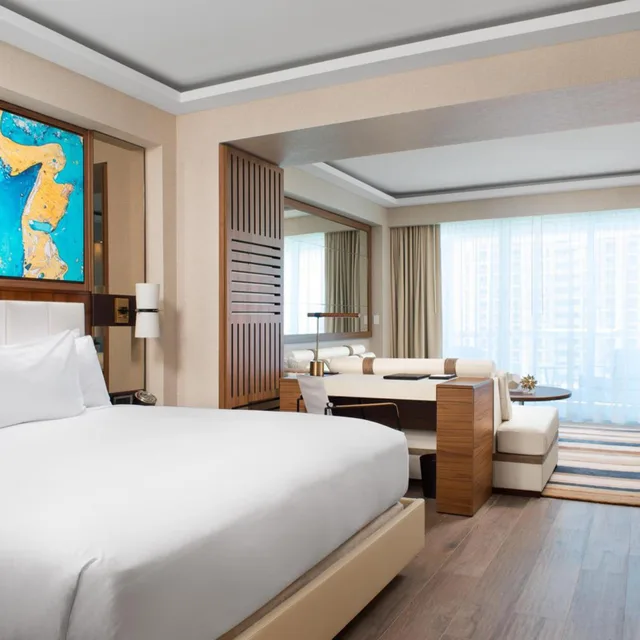 Junior Suite, Double Bed, Partial Ocean View, Conrad Fort Lauderdale Beach 2/5
