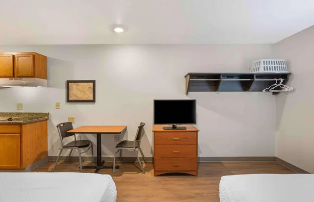 Room, 2 Double Beds, Extended Stay America Select Suites - Springfield - South - Battlefield 3/5