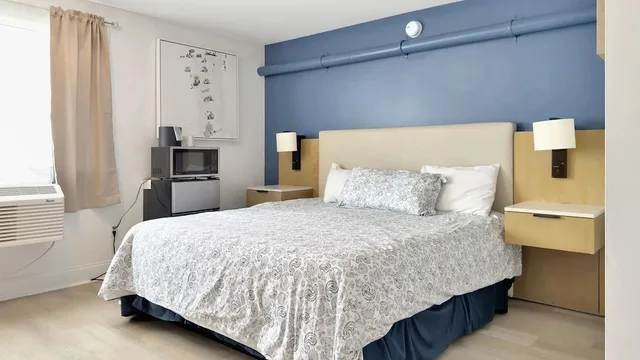 غرفة سوبيريور مفردة بسرير كينج مع أريكة، Harborline Hotel Rockland, ME 3/10