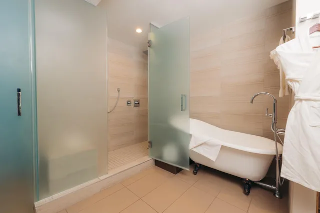 1 Bedroom, Suite, King Bed, Dining Area، The Cove Hotel, Ascend Hotel Collection 2/6