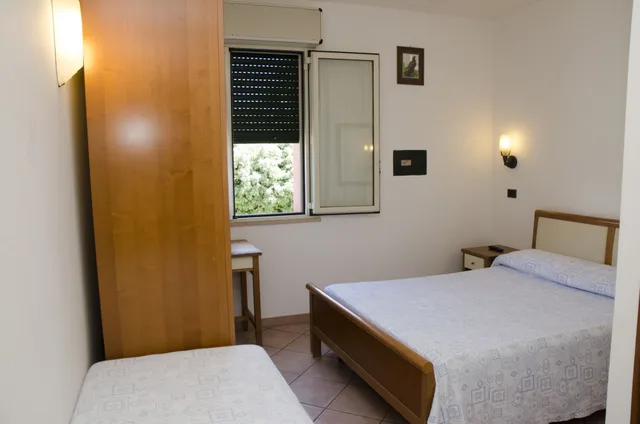 غرفة ثلاثية بسرير مزدوج وسرير فردي، Albergo Bar Cenni 1/5