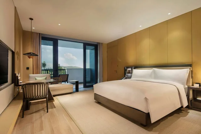 غرفة بسرير كينج لذوي الإعاقة، Doubletree Resort By Hilton Hainan Xinglong Lakeside 1/2