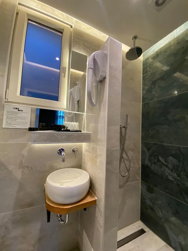 غرفة ثلاثية بشرفة، Alp Hotel Amsterdam 4/6