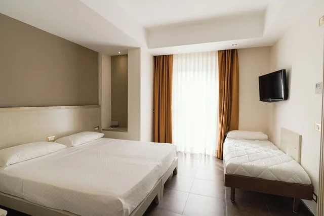 Family, 1 Double and 2 Bunk Beds، Modica Palace Hotel 1/2