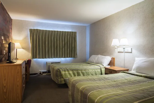 غرفة قياسية بسريرين مزدوجين، Motel6 Madison, WI - East 2/7
