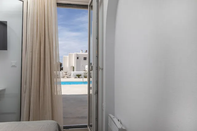 فيلا بسرير كوين مع أريكة بمنطقة جلوس بمسبح خاص، Naxian Lounge Villas 3/3