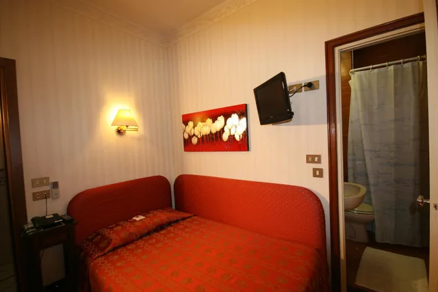 غرفة مفردة، Hotel Italia 1/7