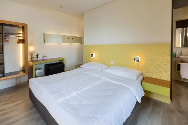 غرفة كومفورت صغيرة بسرير مزدوج بإطلالة على البحيرة، Parkhotel Brenscino 1/3