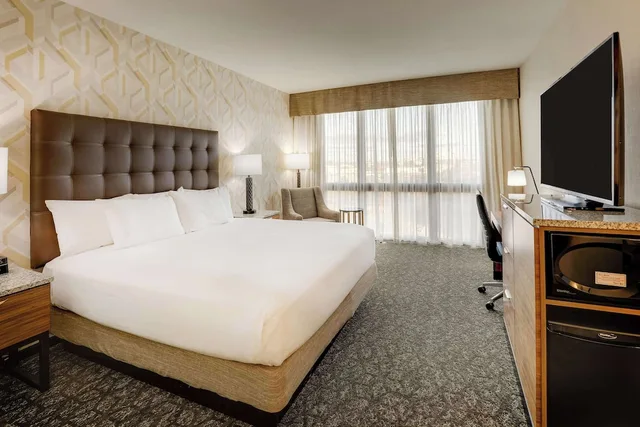 غرفة ديلوكس بسرير كينج، Drury Plaza Hotel Columbus Downtown 4/6