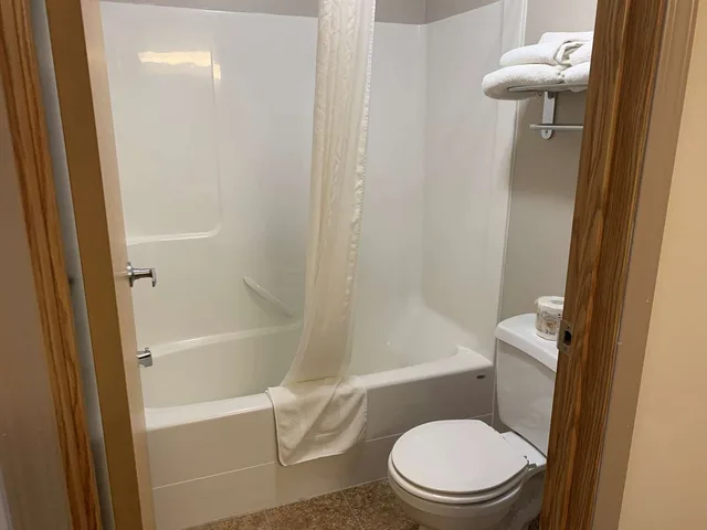 جناح بسرير كوين، Surestay Plus Hotel By Best Western Hardisty 3/3