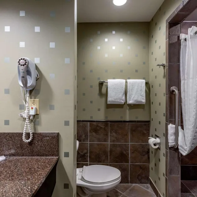 جناح بسرير كينج بجاكوزي، Comfort Suites Perrysburg - Toledo South 4/5