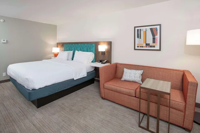 Study, King Bed, Sofa، Hampton Inn Dry Ridge 1/10