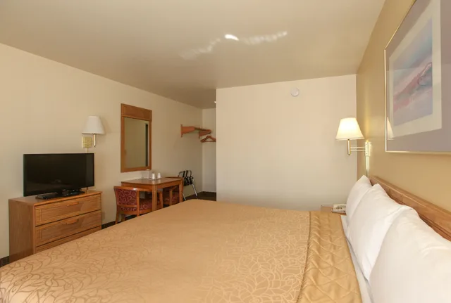 غرفة قياسية بسرير كينج، Highland Country Inn 5/6