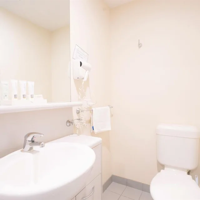 4 Bedrooms, Penthouse, Apartment، Arrow On Swanston 7/8