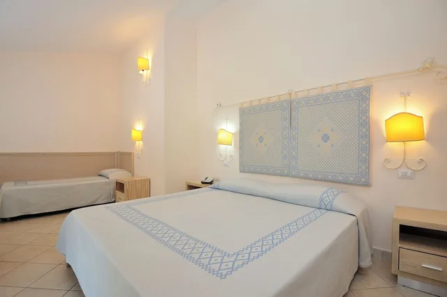 Classic, Quadruple, Double and Twin Beds, Cala Fiorita 2/4